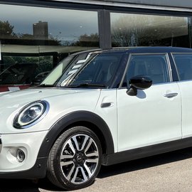Mini Hatch Cooper 1.5 Exclusive Comfort / Navigation 5 door - SALE AGREED 