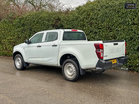 Isuzu D-Max Utility | 1.9 LT | AC | Camera | Double Cab 6