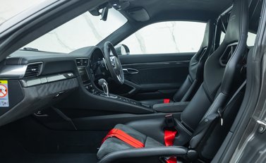 Porsche 911 GT3 (991) 18