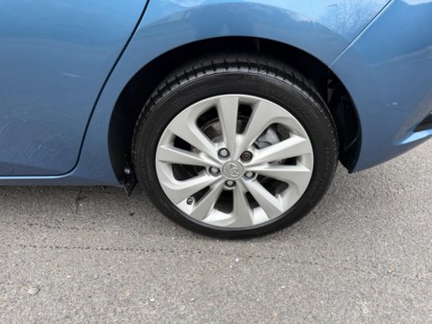 Toyota Auris 1.2 VVT-i Excel CVT Euro 6 (s/s) 5dr (Safety Sense) 57