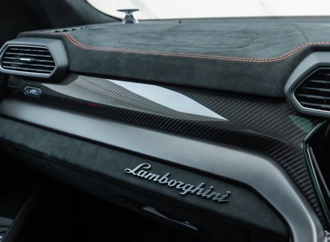 Lamborghini Urus PERFORMANTE 25