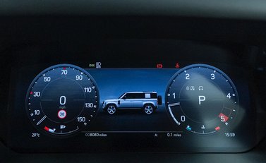 Land Rover Defender 110 D300 X 17