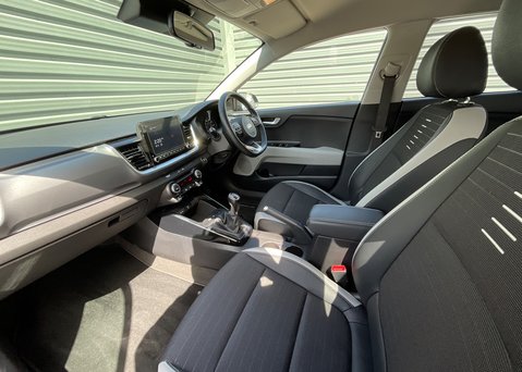 Kia Stonic 1.0 T-GDi Connect 48v 9