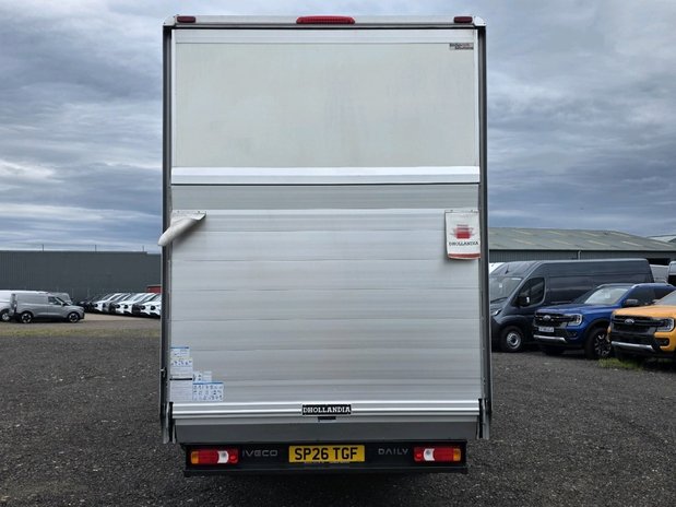 Iveco Daily 35C Hi-Matic Business Curtain / Box with column Tail-lift 15