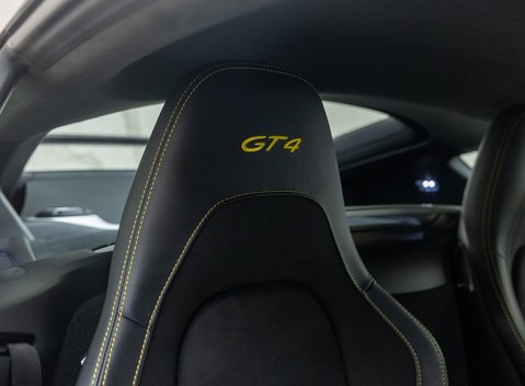 Porsche Cayman GT4 (718) 15