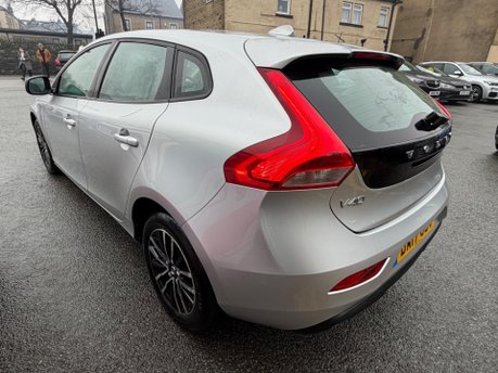 Volvo V40 T2 MOMENTUM 4