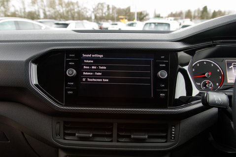 Volkswagen T-Cross SE TSI DSG 26