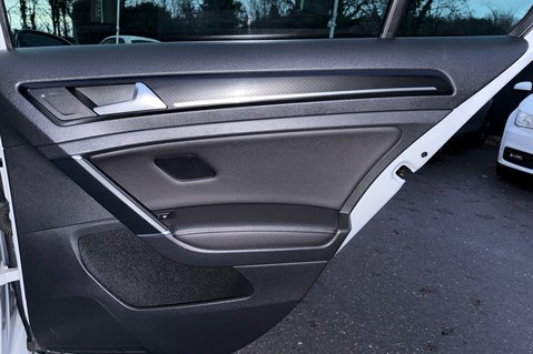 Volkswagen Golf R TSI 4MOTION DSG -LEATHER -CAMERA-PRETORIAS -PAN ROOF -WHITE/SILVER -GHOST 34