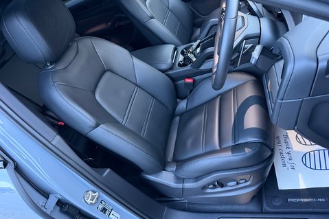 Porsche Cayenne V6 S E-HYBRID BLACK EDITION - PANORAMIC ROOF - AS NEW CONDITION 37