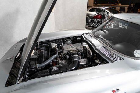 Chevrolet Corvette Stingray SPLIT WINDOW MANUAL FUELIE. FULL RESTO. MATCHING NUMBERS. IMMACULATE. 63