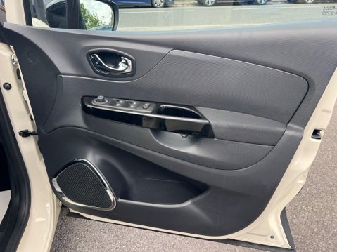 Renault Captur 1.2 TCe Dynamique S MediaNav EDC Euro 5 5dr 33
