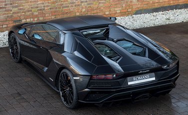 Lamborghini Aventador S LP740-4 Roadster 12