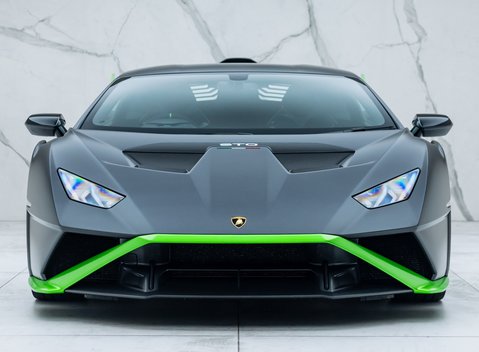 Lamborghini Huracan STO 4