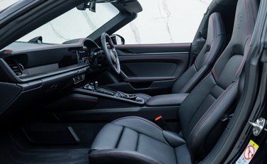 Porsche 911 Targa 4 GTS (992.2) 20