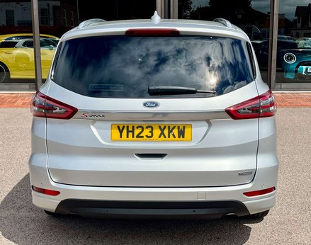 Ford S-Max 2.5 S-Max Titanium HEV CVT 5dr 6