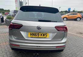 Volkswagen Tiguan R-LINE TECH 2.0 TDI 4MOTION DSG AUTO 8