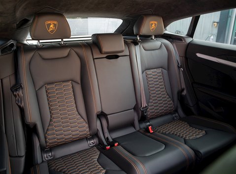 Lamborghini Urus 14