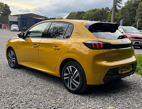 Peugeot 208 1.2 208 Allure Premium + PureTech S/S Auto 5dr 9