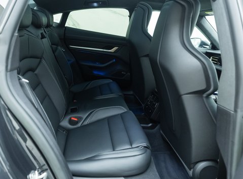 Porsche Taycan TURBO S 18