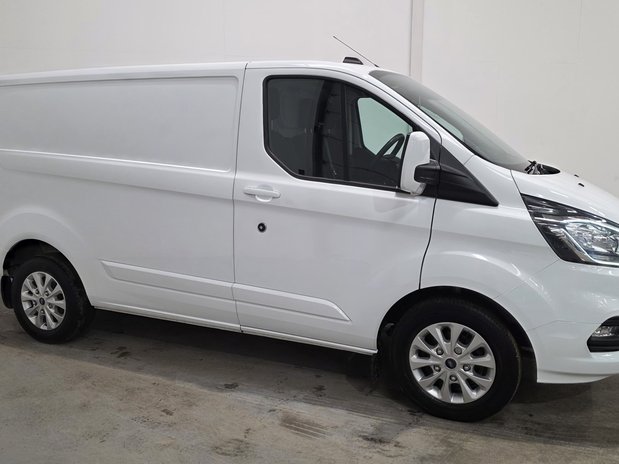 Ford Transit Custom Transit Custom 300 L1 Diesel FWD 2.0 EcoBlue 130ps Low Roof Limited Van 5