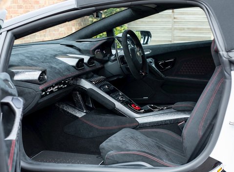 Lamborghini Huracan Spyder LP640-4 Performante 15