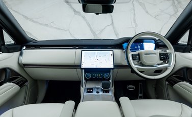 Land Rover Range Rover P530 FIRST EDITION LWB 23