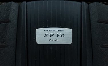 Porsche Macan TURBO 38