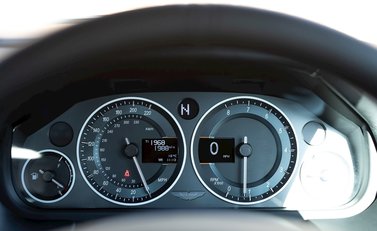 Aston Martin V12 Vantage S 15