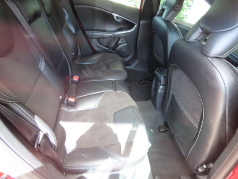 Volvo V40 D2 R-DESIGN 8