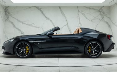 Aston Martin Vanquish ZAGATO SPEEDSTER 6