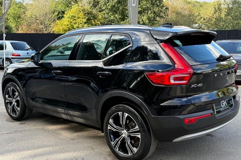 Volvo XC40 B4 INSCRIPTION PRO AWD MHEV - ONE OWNER - PAN ROOF - APPLE CARPLAY  2