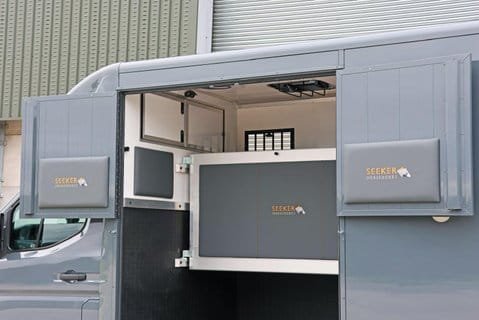 Renault Master DEMO MODEL 3.5 TON ADVANCE 150 AUTO STALLION BUILD SEEKER HORSEBOX REAR BED 16