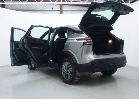 Nissan Qashqai 1.3 DIG-T MHEV Acenta Premium SUV 5dr Petrol Hybrid XTRON Euro 6 (s/s) (158 54