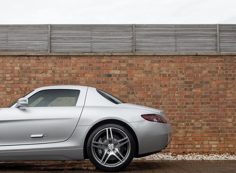 Mercedes-Benz SLS AMG 26