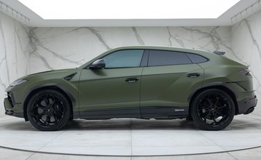 Lamborghini Urus PERFORMANTE 2