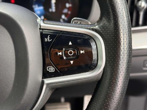 Volvo XC60 2.0 D4 R-Design Pro SUV 5dr Diesel Auto AWD Euro 6 (s/s) (190 ps) 29