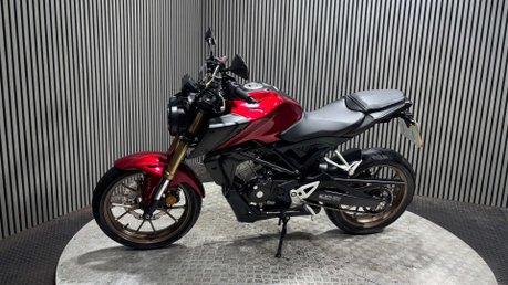 Honda CB 2024 ONLY 3K EXCELLENT CONDITION WARRANTY 125CC 5