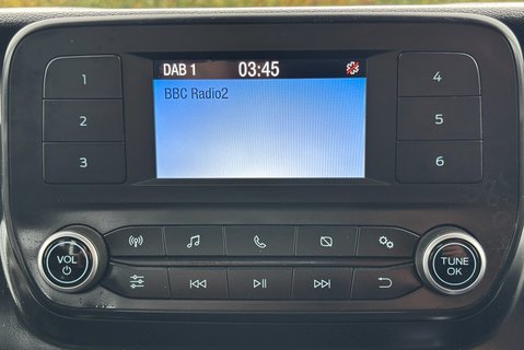 Ford Transit 350 Srw L2 130 ps Single Cab Tipper - Air Con / Tow Axle / Rear Camera 25