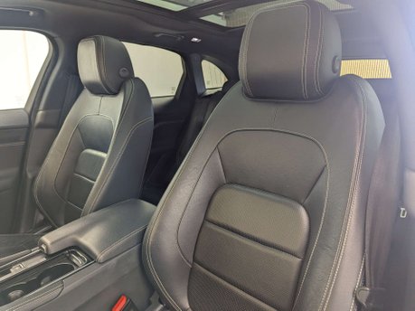 Jaguar F-Pace 2.0 F-PACE R-Sport AWD D Auto 4WD 5dr 37