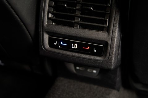 Volkswagen Golf R TSI 4MOTION DSG 42