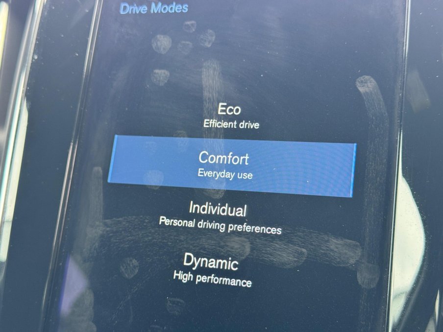 2021 Volvo V60 — image 27