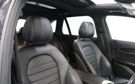Mercedes-Benz GLC 300 DE 4Matic AMG Line Premium Plus - Full Mercedes Benz Service History 22