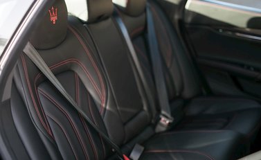 Maserati Quattroporte DV6 13