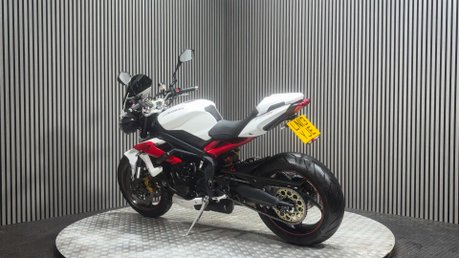 Triumph Street Triple R 2013 13K EXCELLENT CONDITION NEW MOT 675CC TRIPLE 5