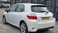 Toyota Auris 1.8 VVT-h T Spirit Hatchback 5dr Petrol Hybrid CVT Euro 5 (s/s) (136 ps) 4