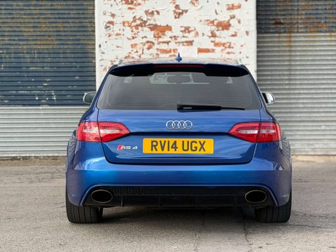 Audi RS4 4.2 FSI V8 Estate 5dr Petrol S Tronic quattro Euro 5 (450 ps) 8