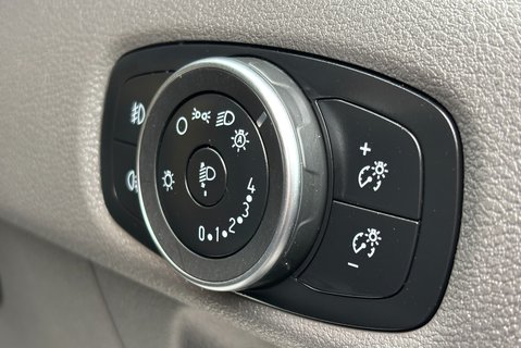 Ford Transit Custom 300 L1 Limited 130ps Panel Van 33