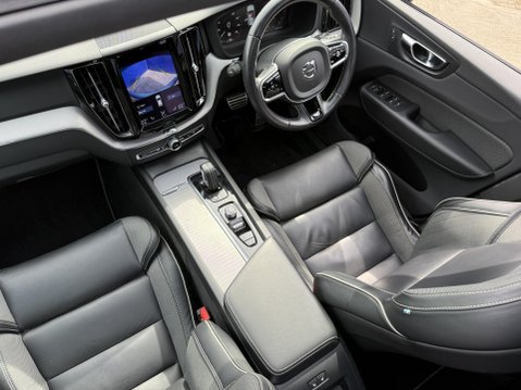 Volvo XC60 2.0h T6 Recharge 11.6kWh R-Design SUV 5dr Petrol Plug-in Hybrid Auto AWD Eu 52
