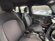 Mini Hatch Cooper 1.5 5 door + VISUAL BOOST + HEATED SEATS + REAR PDC 4