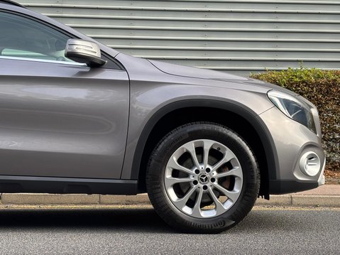 Mercedes-Benz GLA Class GLA 200 SE 11